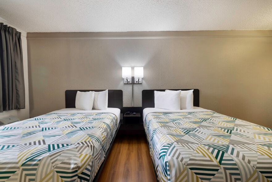 More Photos Of 220 I-10, Beaumont Hotel For Sale