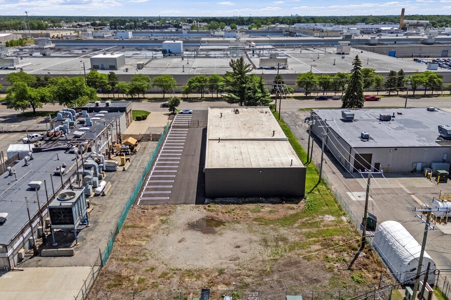 More Photos Of 12283 Levan Rd, Livonia Warehouse For Lease