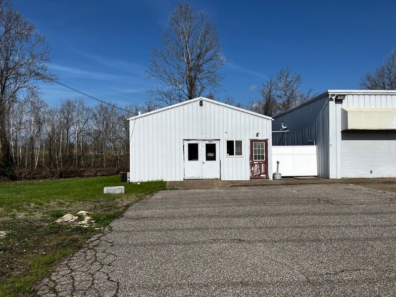 More Photos Of 1301A Garfield Ave, Parkersburg Freestanding For Lease