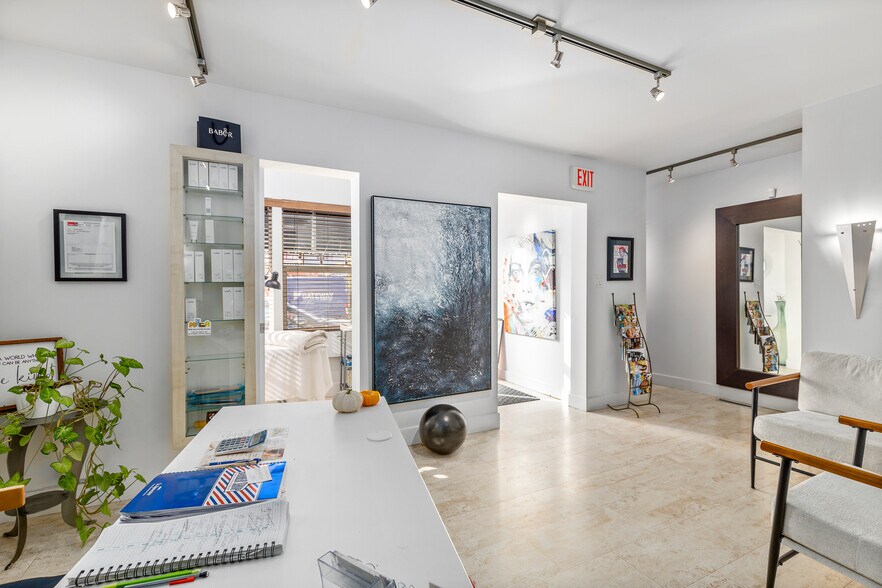 More Photos Of 2032 34th Ave SW, Calgary Office For Sale