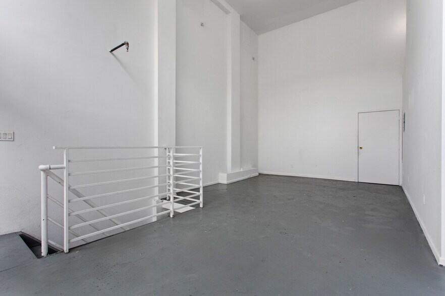 More Photos Of 22 Allen St, New York Apartments For Lease