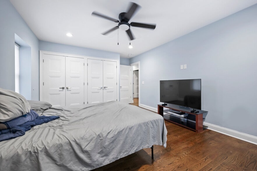 More Photos Of 19 Franklin St, Bloomfield Storefront Retail Office For Sale