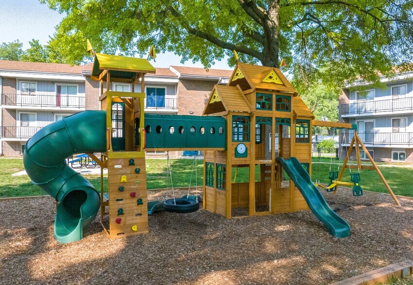 More Photos Of 108 NW 63rd St, Kansas City Apartments For Sale