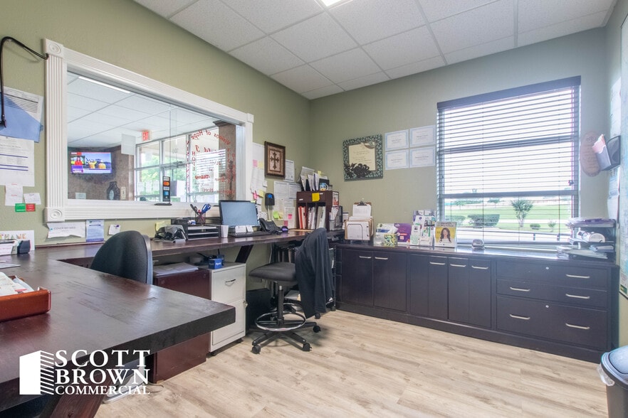 More Photos Of 873 S Stemmons Fwy, Lewisville Office For Sale