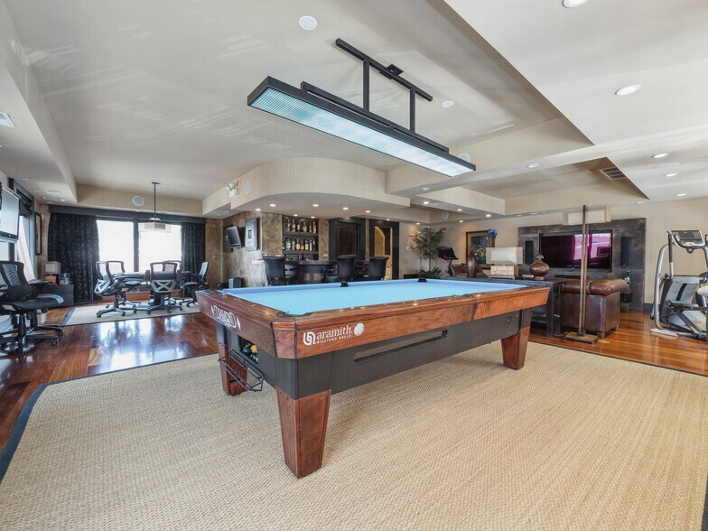 More Photos Of 4650-52 Lawrence, Chicago Office For Sale