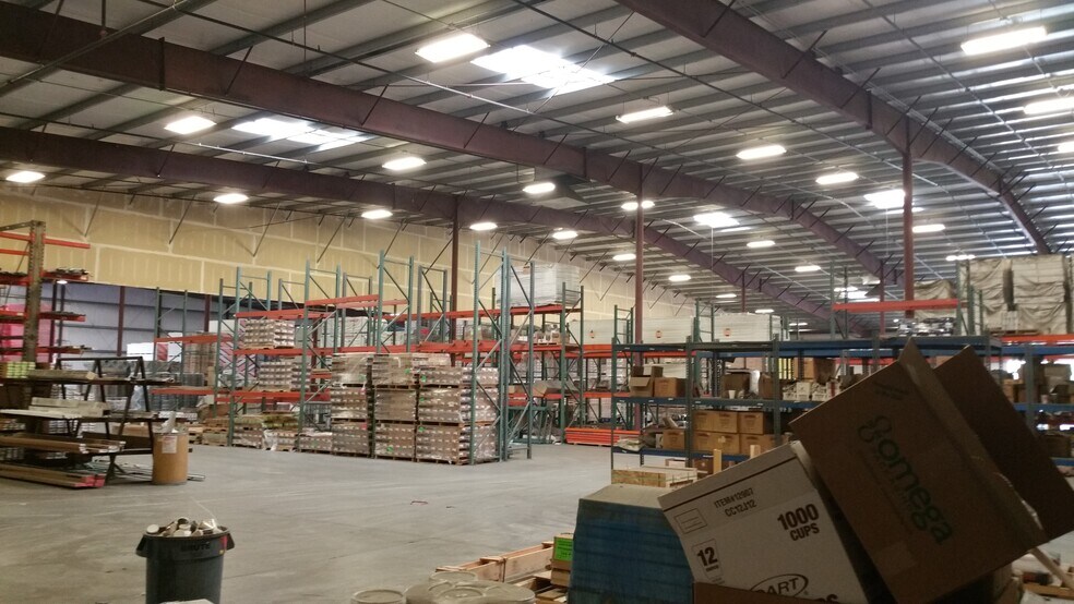 More Photos Of 3401 N Sillect Ave, Bakersfield Distribution For Lease