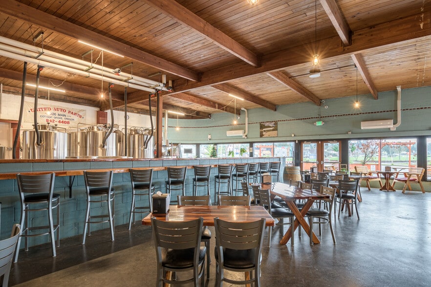 More Photos Of 926 E Main St, Cottage Grove Restaurant For Sale