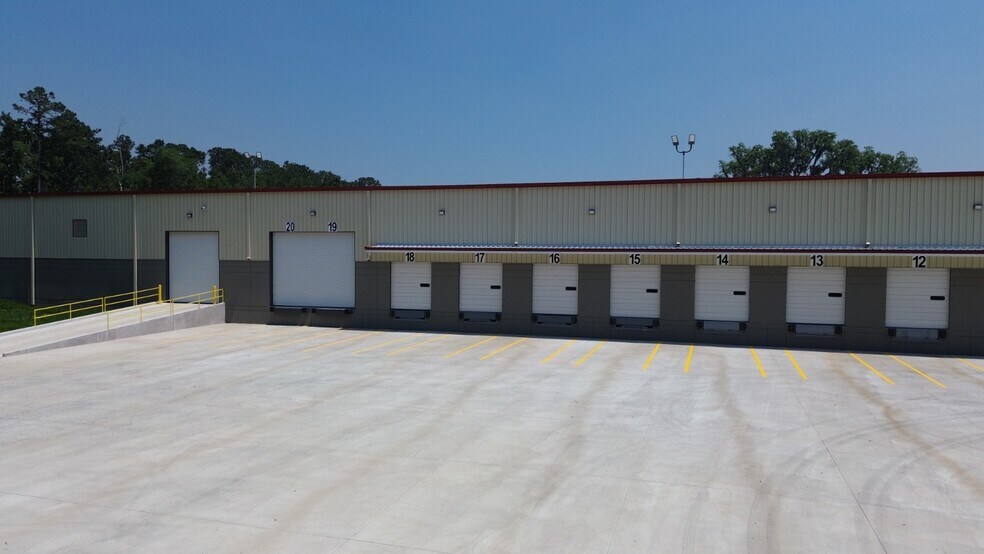 More Photos Of 774 King George Blvd, Savannah Distribution For Lease