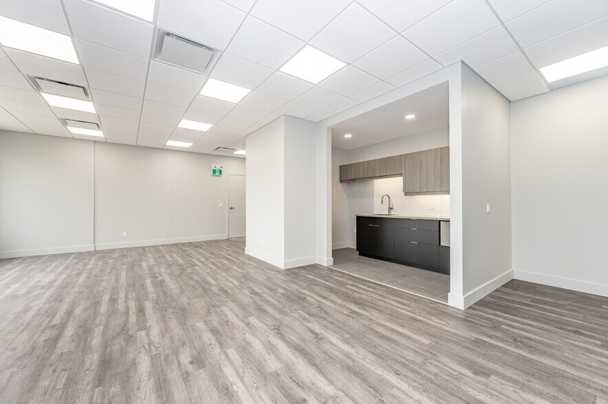 More Photos Of 155 Frobisher Dr, Waterloo Office For Sale