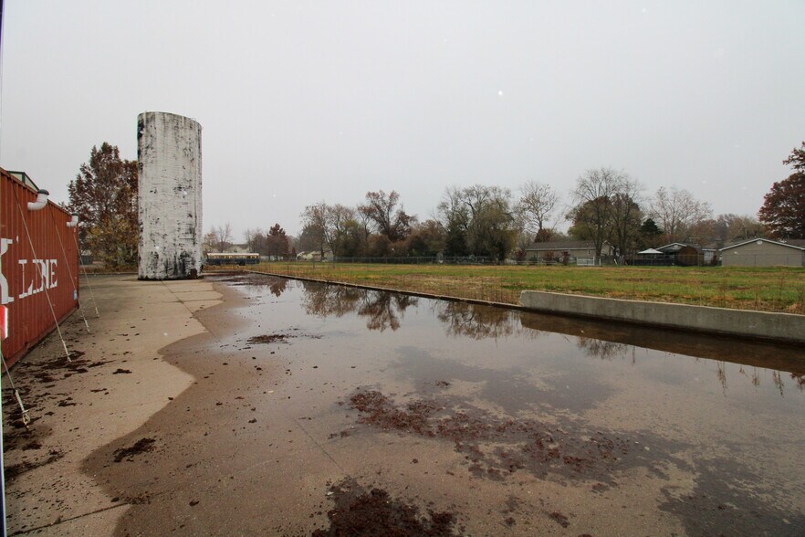 More Photos Of 7350 IL-111, South Roxana Specialty For Sale