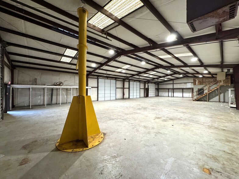 More Photos Of 120 Kansas City Ave, Shreveport Warehouse For Lease