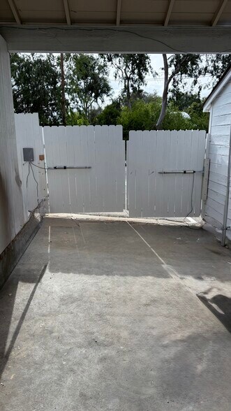 More Photos Of 22157 Clarendon St, Woodland Hills Office Residential For Sale