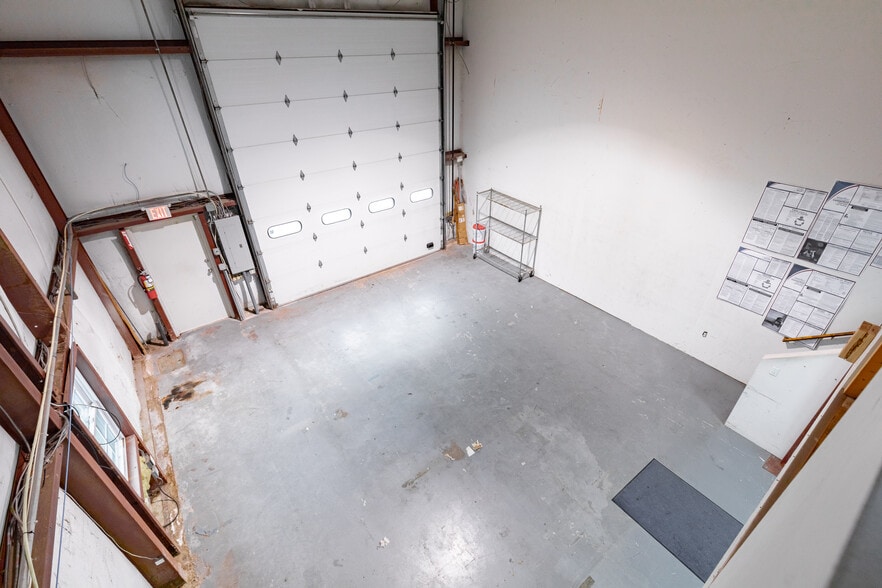 More Photos Of 72 Airport Dr, Wappingers Falls Manufacturing For Lease