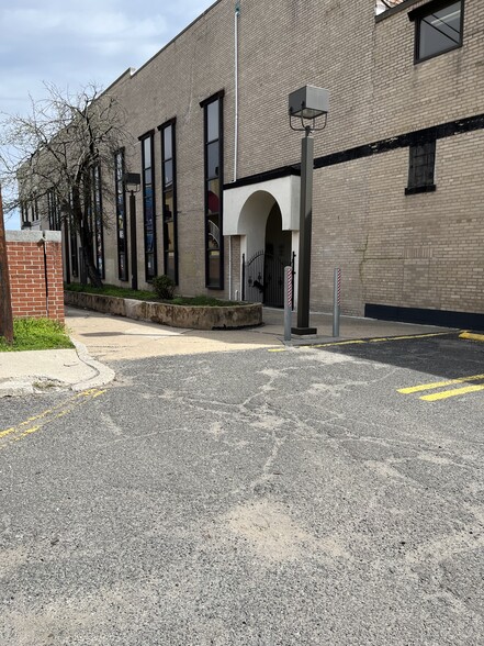 More Photos Of 131 Main St, Hackensack Office Residential For Lease