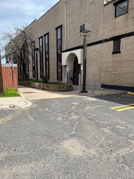 More Photos Of 131 Main St, Hackensack Office Residential For Lease