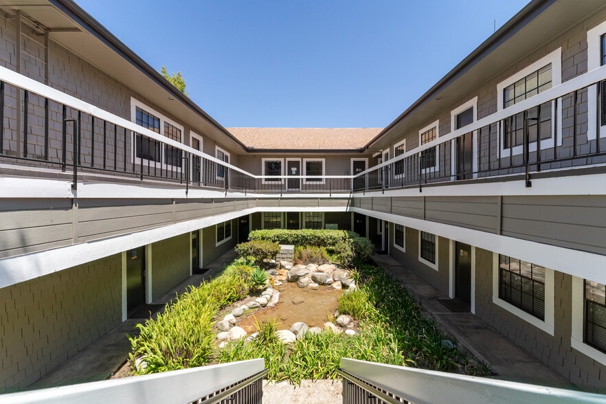 More Photos Of 2900 Bristol St, Costa Mesa Office For Sale