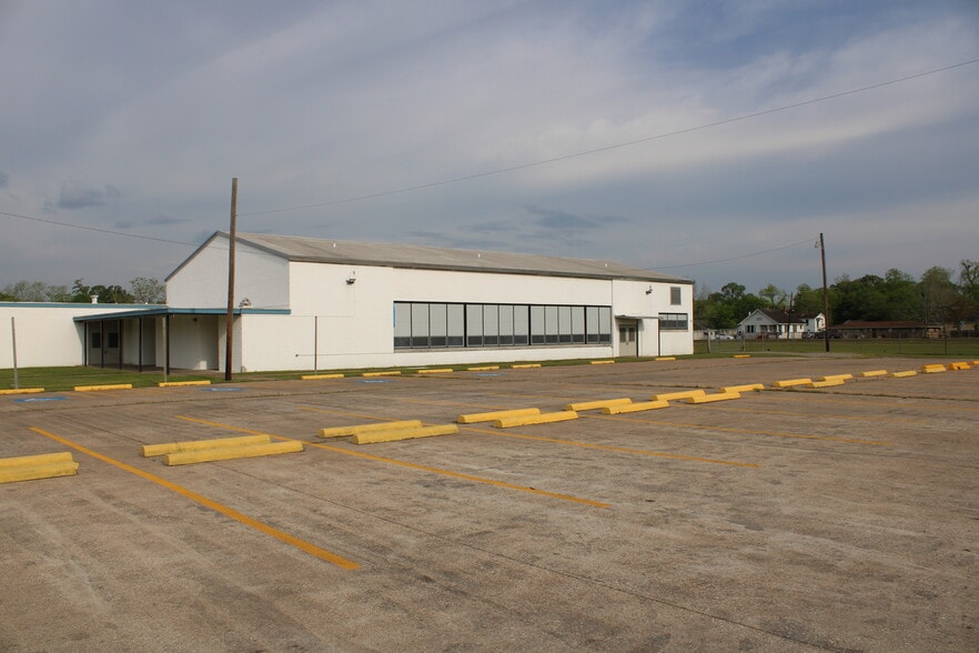 More Photos Of 1900 Pope St, Beaumont Flex For Lease