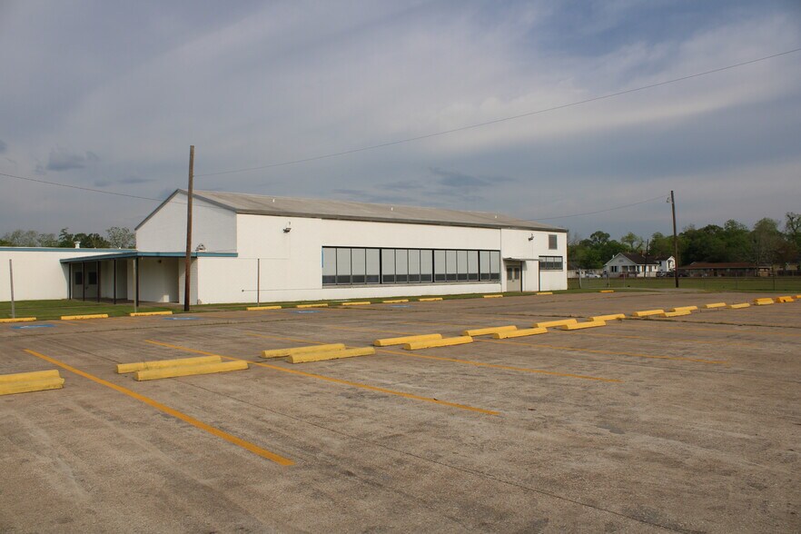 More Photos Of 1900 Pope St, Beaumont Flex For Lease