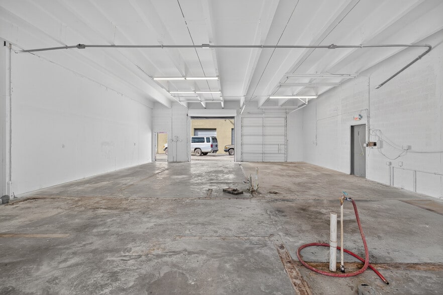 More Photos Of 1460 Cypress Dr, Jupiter Warehouse For Sale