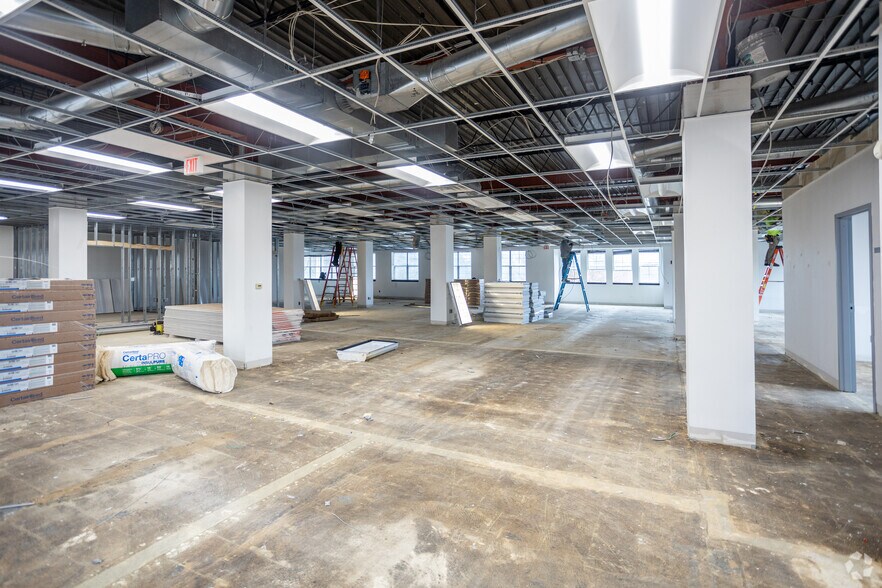 More Photos Of 21111 Chagrin Blvd, Beachwood Office For Lease
