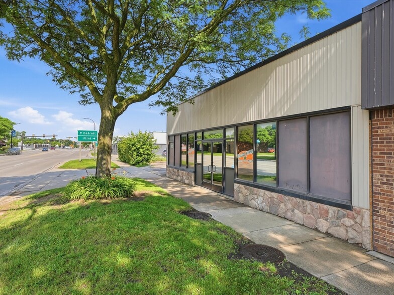 More Photos Of 832 W 11 Mile Rd, Madison Heights Warehouse For Sale