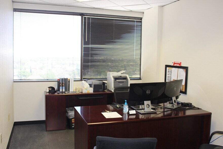 More Photos Of 1004 N Big Spring St, Midland Office For Lease