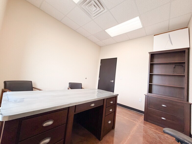 More Photos Of 609 I-20, Pecos Manufacturing For Lease