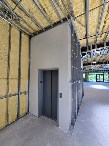 More Photos Of 20 Tower Pl, Roslyn Movie Theatre For Lease