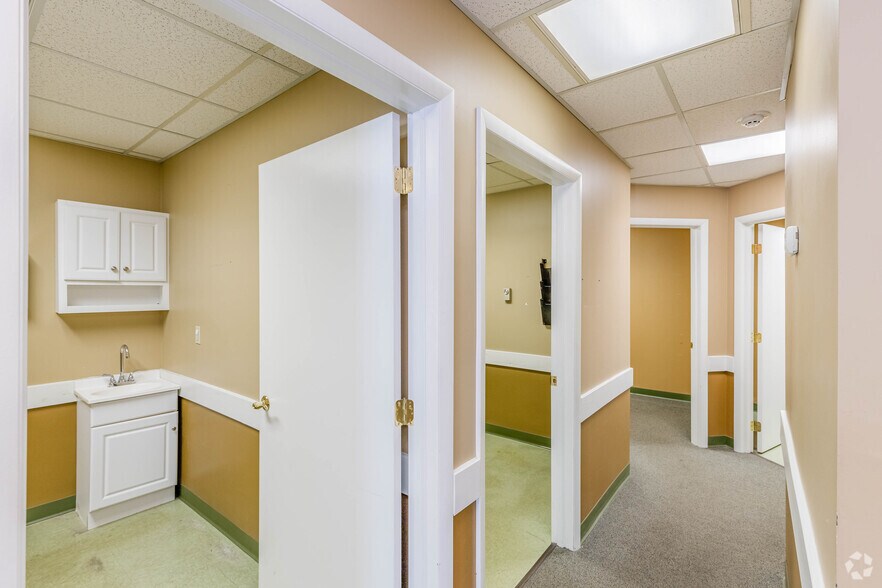 More Photos Of 3515 Washington Rd, McMurray General Retail For Sale