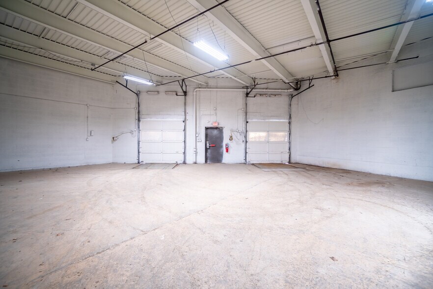 More Photos Of 4041 N Richards St, Milwaukee Manufacturing For Lease