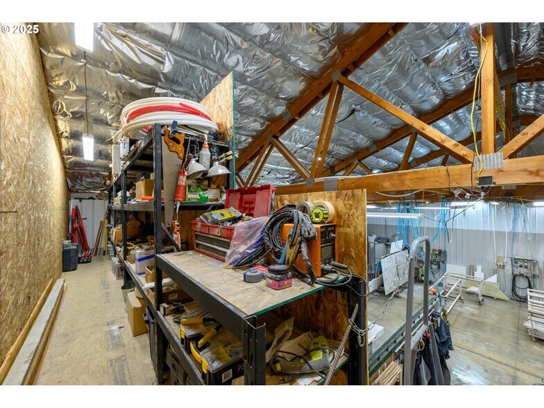 More Photos Of 161 Heritage Way, Roseburg Light Manufacturing For Sale
