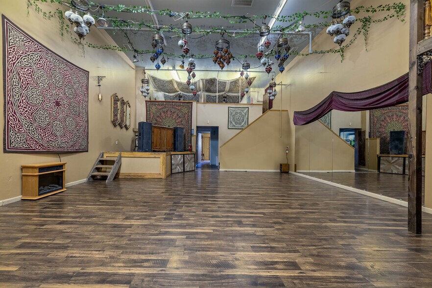 More Photos Of 12150 Charles Dr, Grass Valley Warehouse For Sale