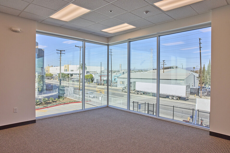 More Photos Of 3270 E Washington Blvd, Los Angeles Warehouse For Sale