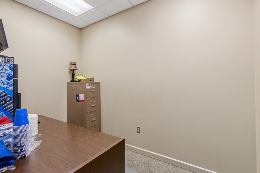 More Photos Of 8316 Lone Tree Rd, Victoria Industrial For Sale