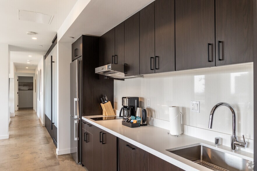 More Photos Of 701 S Hill St, Los Angeles Hospitality For Sale