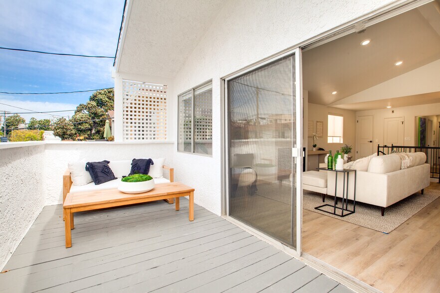 More Photos Of 1922 Canal St, Venice Apartments For Sale