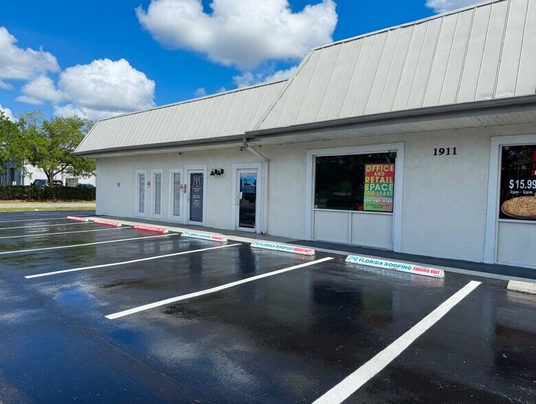 More Photos Of 5701 Houchin St, Naples Light Manufacturing For Lease