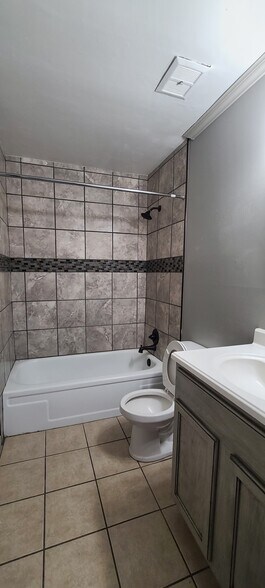 More Photos Of 1906 W Matthews Ave, Jonesboro Apartments For Sale