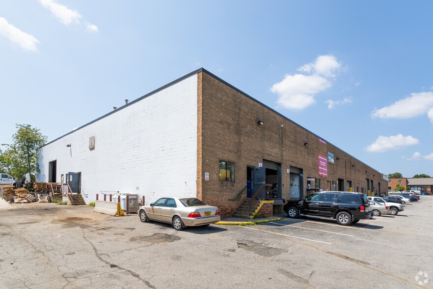 More Photos Of 7901 Yarnwood Ct, Springfield Warehouse For Lease