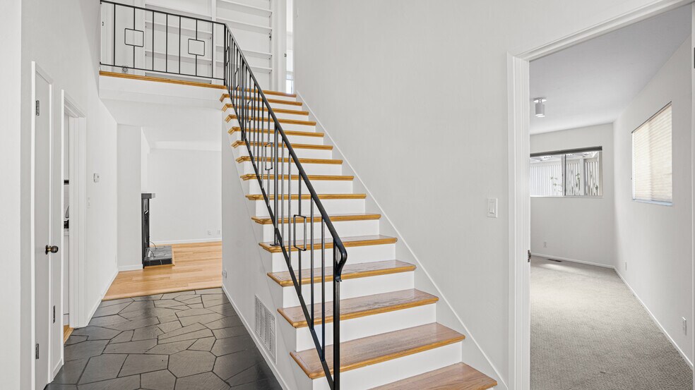 More Photos Of 151-153 Upper Via Casitas, Greenbrae Apartments For Sale