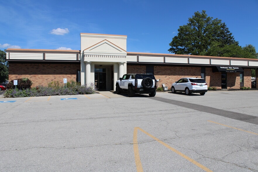 Primary Photo Of 5550 W Central Ave, Toledo Office For Lease