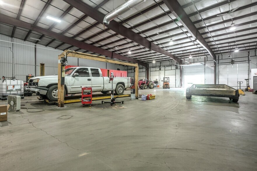 More Photos Of 4282-4364 E Blue Lick Rd, Louisville Warehouse For Sale