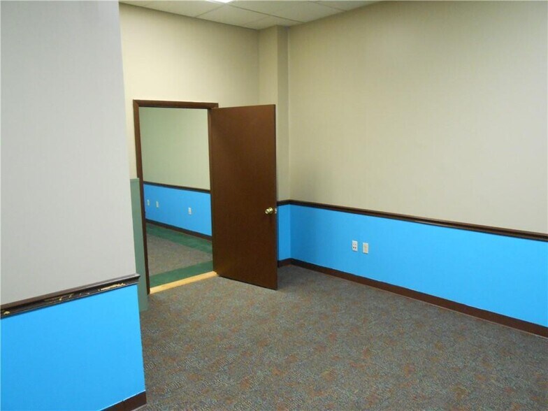 More Photos Of 526 E Bruceton Rd, Pittsburgh Medical For Lease