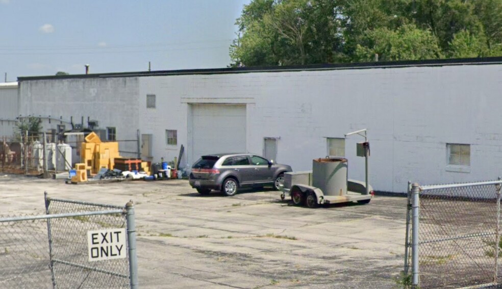 More Photos Of 511 S Lincoln St, Morocco Warehouse For Sale