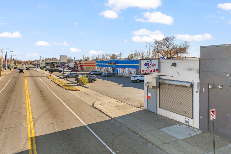 More Photos Of 7606 E 7 Mile Rd, Detroit Storefront For Sale