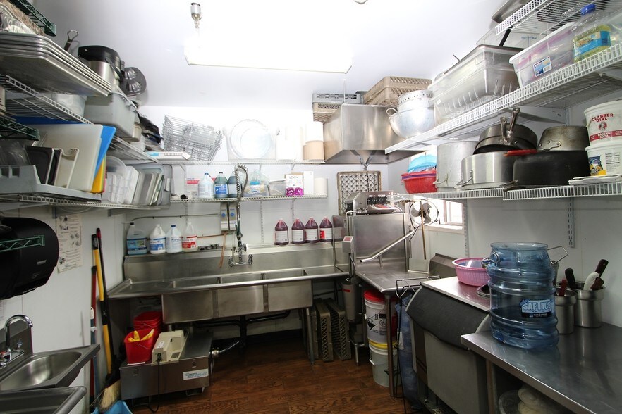 More Photos Of 7707-7711 SE 27th St, Mercer Island General Retail For Lease