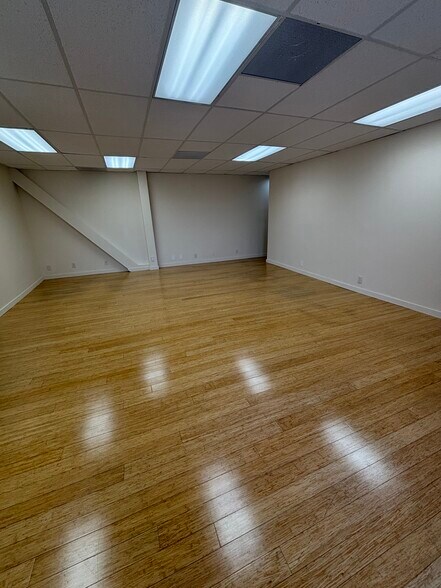 More Photos Of 11336 Camarillo St, Toluca Lake Office For Sale