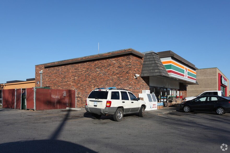More Photos Of 951 S Parker St, Olathe Convenience Store For Sale