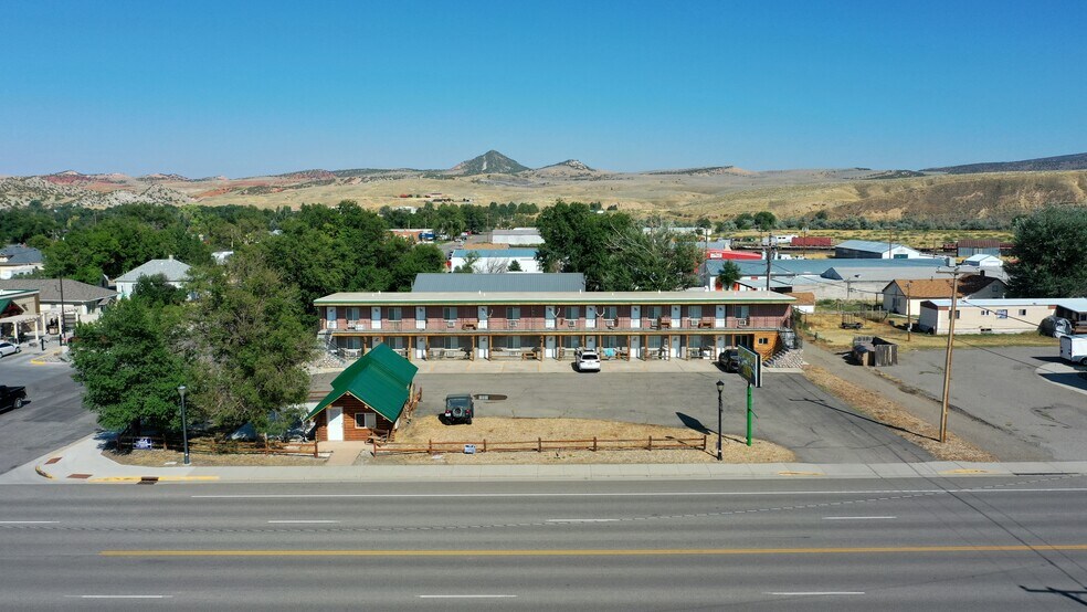 More Photos Of 501 S 6th St, Thermopolis Hotel For Sale