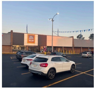 More Photos Of 1600-1632 W Jefferson St, Quincy Freestanding For Lease